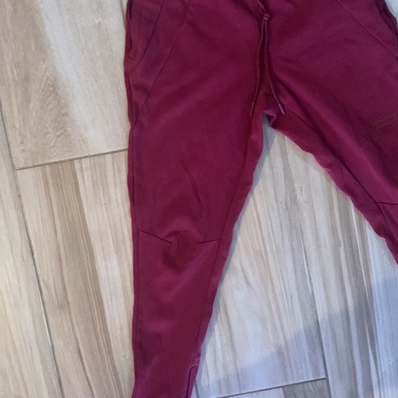 Alphalete Red Sweatpants - Picture 6 of 13